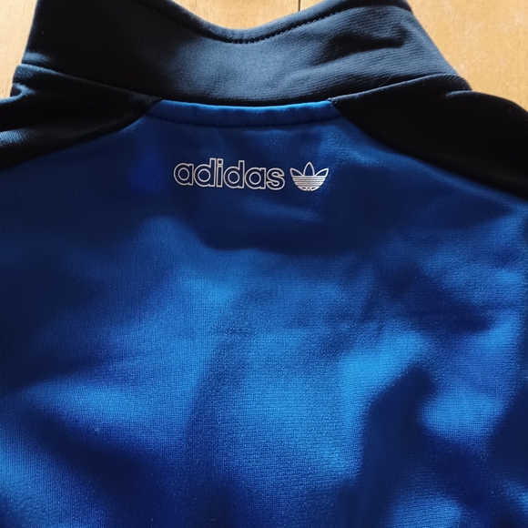 Boys Adidas jacket. Size 5-6. GUC. - Picture 2 of 4
